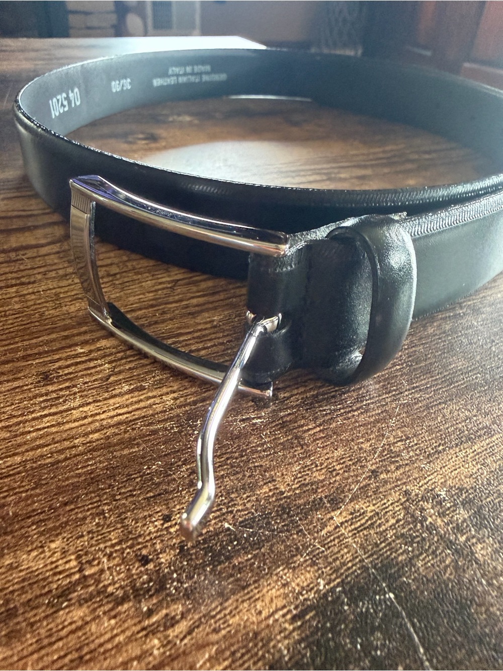 Source Unknown Black Leather Belt with Silver Buckle